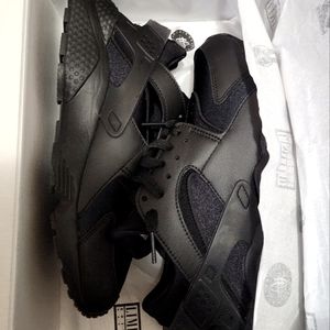 Nike Black Huarache 8.5